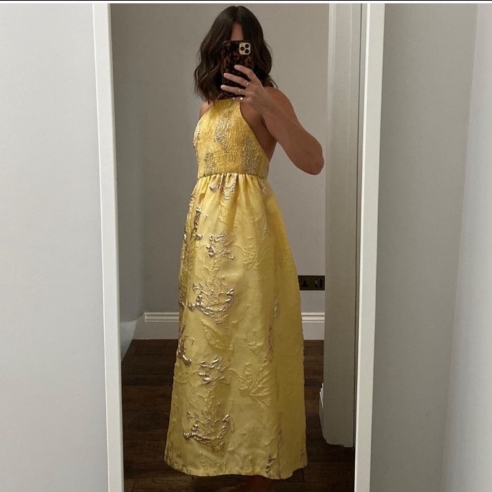 Bloggers favorite Zara stretchy dress